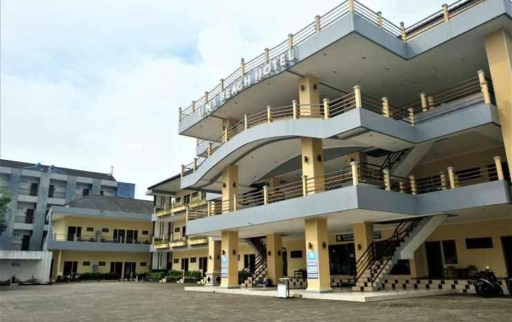 Uni Beach Hotel Пангандаран Экстерьер фото
